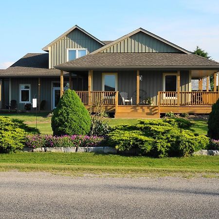 On The 6 Bed And Breakfast Ниагара-он-те-Лейк Экстерьер фото