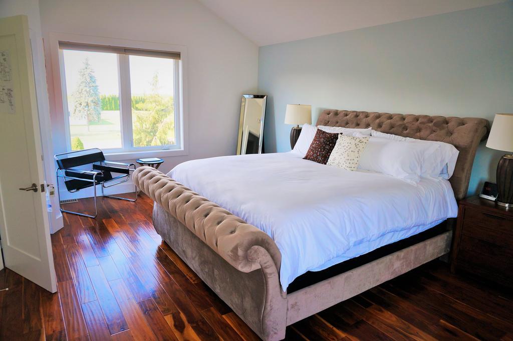 On The 6 Bed And Breakfast Ниагара-он-те-Лейк Номер фото