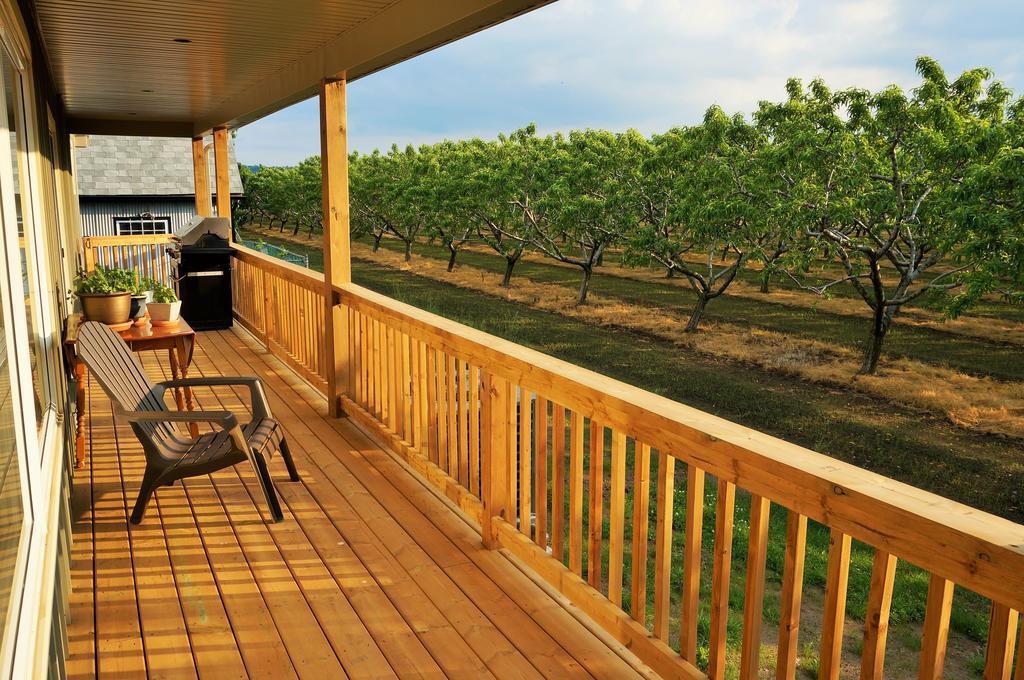 On The 6 Bed And Breakfast Ниагара-он-те-Лейк Экстерьер фото