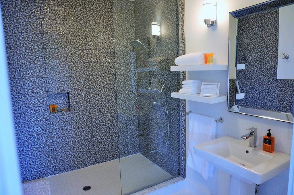 On The 6 Bed And Breakfast Ниагара-он-те-Лейк Экстерьер фото